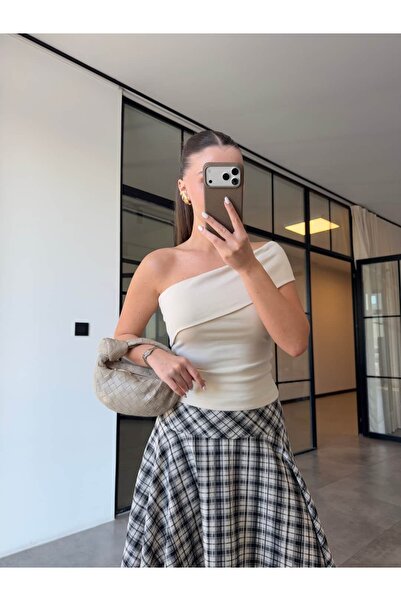 BB Bensu Buyruk ΑΣΥΜΜΕΤΡΙΚΗ ΚΟΜΜΕΝΗ ΒΑΜΒΑΚΕΡΗ ΜΠΛΟΥΖΑ