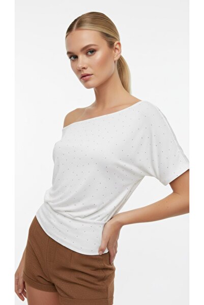 Noi Belis Πλεκτή μπλούζα με λαιμόκοψη καγιάκ και πέτρινη λεπτομέρεια SS26BZ0109