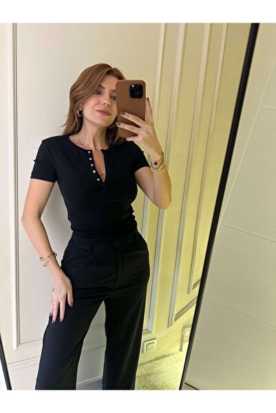 Chamakh Siyah Çıtçıt Düğmeli Kısa Kollu Body