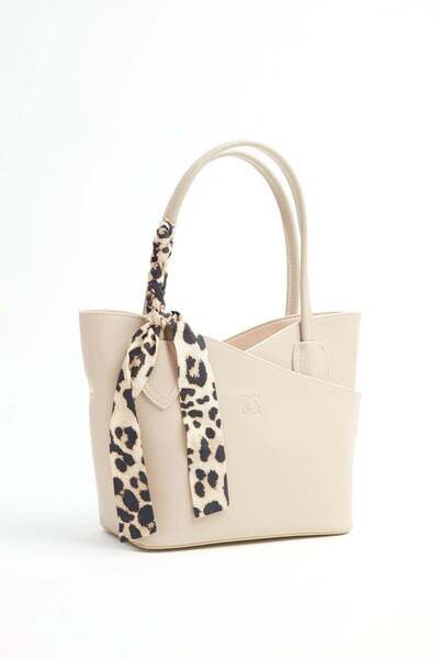 PAULMARK Γυναικεία τσάντα με ασύμμετρη κοπή και λεπτομέρειες