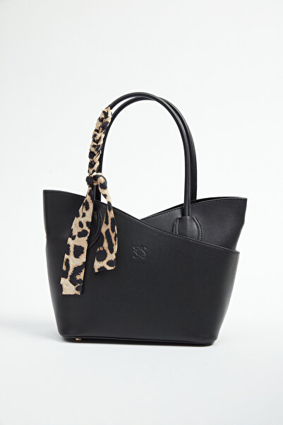 PAULMARK Γυναικεία τσάντα με ασύμμετρη κοπή και λεπτομέρειες