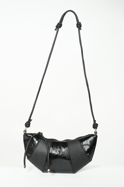 BAHELS Γυναικεία τσάντα ώμου από λουστρίνι σε μαύρο χρώμα κρουασάν
