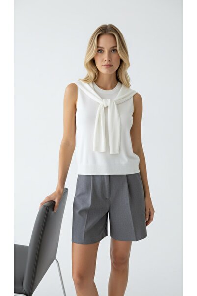 Noi Belis Πλεκτή μπλούζα με λεπτομέρεια σάλιου και λαιμόκοψη ποδηλάτου SS26BZ...