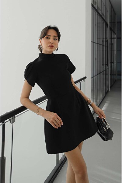 Havoş Μαύρο φόρεμα με μανίκια τουλίπα και λεπτομέρεια στην πλάτη