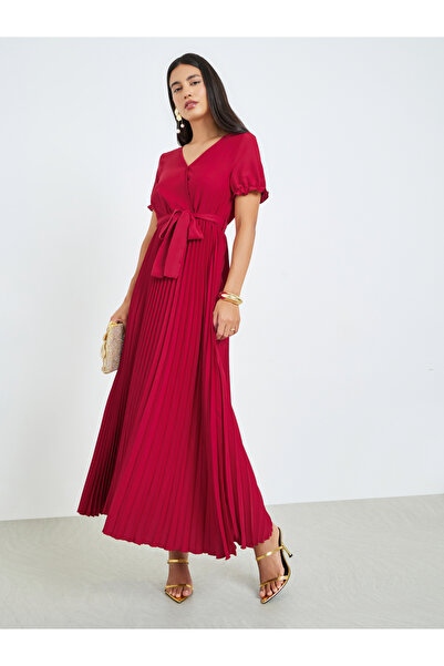 Styli Red Pleated A-Line Maxi Dress with Tie Up Belt
