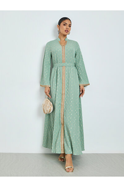 Amirah By Styli جلابية خضراء بنقشة معدنية مطبوعة