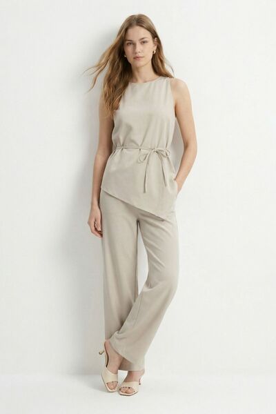 Rays Σετ με ασύμμετρη μπλούζα με πέτρινα μανίκια και ζώνη και φαρδύ παντελόνι...