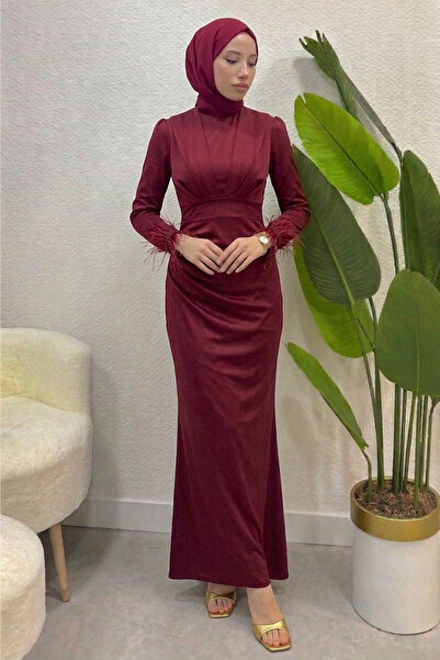 Tesettür Diyarı Γυναικείο βραδινό φόρεμα από ύφασμα κρεπ με λεπτομέρεια από φ...