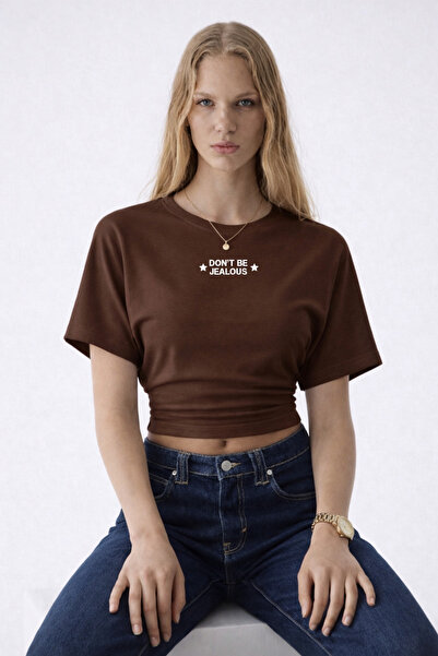 COMBİNE MİCHAİL Γυναικεία μπλούζα με στάμπα σε καφέ χρώμα με σχέδιο Jealous Text