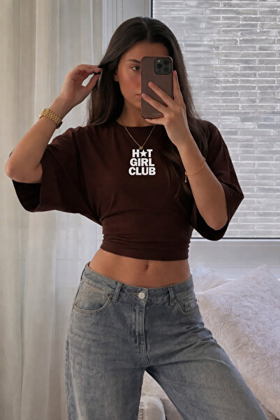 COMBİNE MİCHAİL Women's Hot Girl Club Printed Coffee Crop Blouse