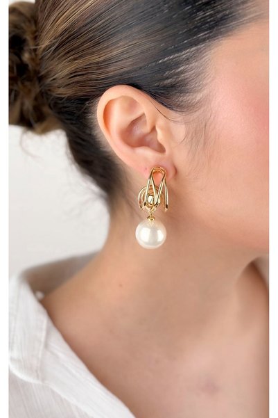 Sacha Accessories Half Hoop Earrings with Pearl and Bead Detail