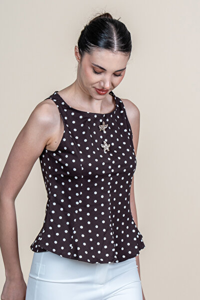 MissVina Μπλούζα με λαιμόκοψη καγιάκ και λεπτομέρεια με κουμπιά, πουά 70075