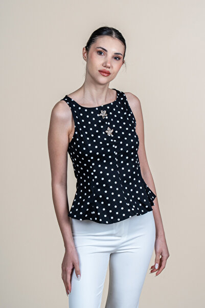 MissVina Μπλούζα με λαιμόκοψη καγιάκ και λεπτομέρεια με κουμπιά, πουά 70075