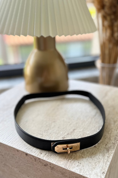 Dilay Gökoğlu Butik Μαύρη ζώνη με ελαστικό άκρο στην πλάτη και κλείδωμα