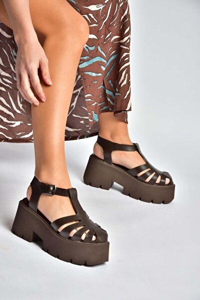 Fox Shoes Y272983109 Kahverengi Kalın Tabanlı Kadın Sandalet Ayakkabı