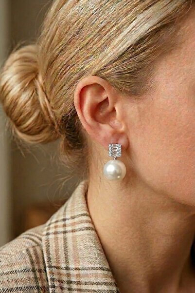 Süspüs Accessories أقراط فضية مرصعة بحجر الباجيت واللؤلؤ