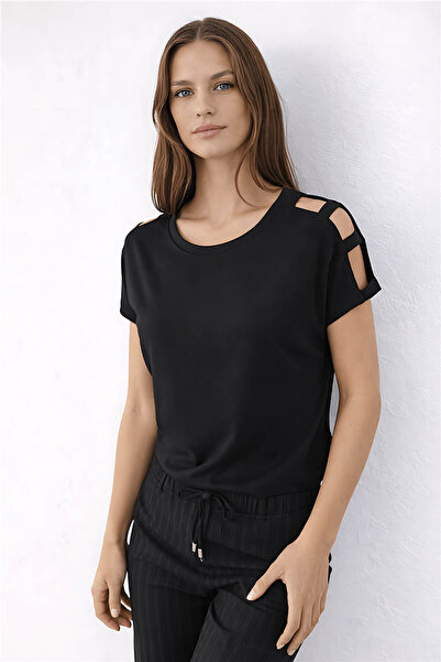 Fashion Friends Μαύρο γυναικείο T-shirt με λεπτομέρεια στον ώμο 26Y0195K1