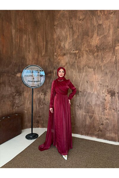 Aranlı tekstil فستان سهرة بتصميم بيرينلي تيسيتور