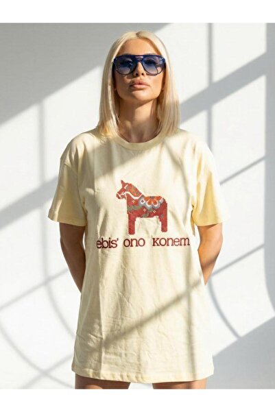 Kokoşum Butik 7596 Μπλουζάκι Atlı Konem με πέτρες, κίτρινο