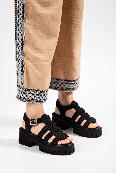 Hayalimdeki Ayakkabı Γυναικεία μαύρα πλεκτά πέδιλα με ψηλή σόλα και λεπτομέρε...