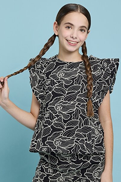 R&B Patterned Top with Crew Neck and Flutter Sleeves