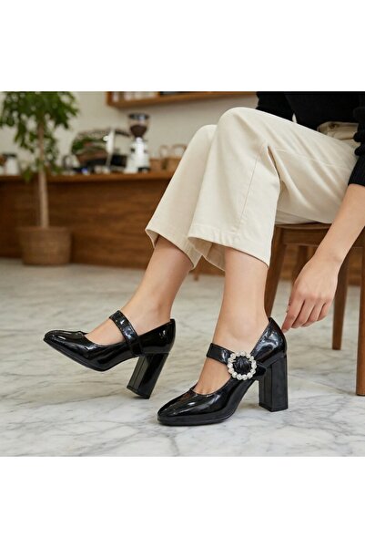 OEM Κομψές γυναικείες ψηλοτάκουνες γόβες με διακοσμητικές κρυστάλλινες εφαρμο...