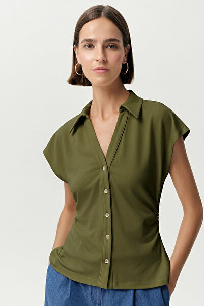 Exquise Κοντομάνικο πλεκτό πουκάμισο με κουμπιά, στενή εφαρμογή και τράβηγμα ...