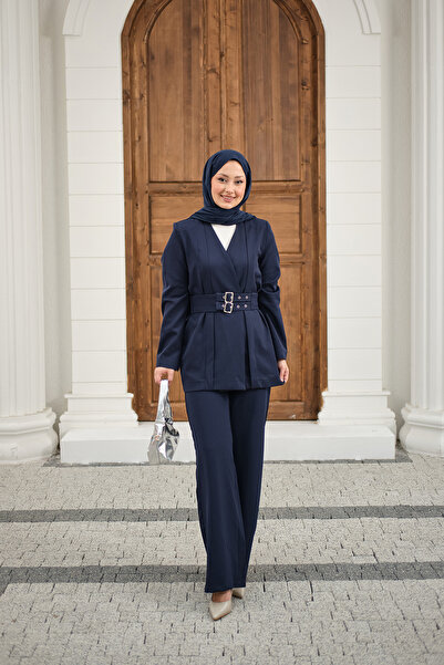 LOCCO طقم سترة نسائية بحزام مزدوج باللون الأزرق الداكن