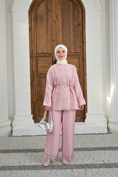 LOCCO Γυναικείο κοστούμι με λεπτομέρεια σάλι στο πέτο και δέσιμο στη μέση, ροζ