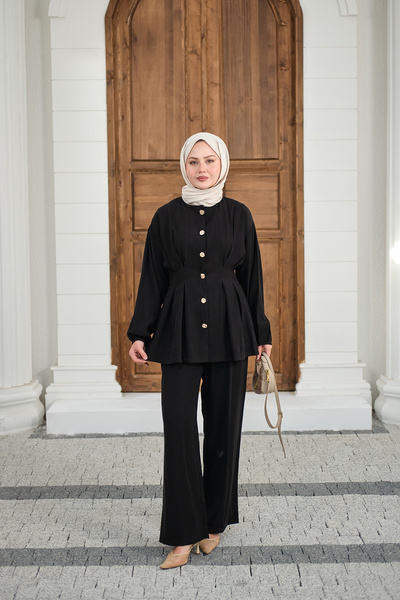 LOCCO Γυναικείο κοστούμι με χρυσά κουμπιά και πλισέ παντελόνι σε μαύρο χρώμα