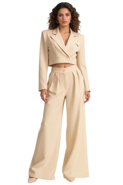 FashionForYou Elegant women's suit Marcella with structured jacket and flared...
