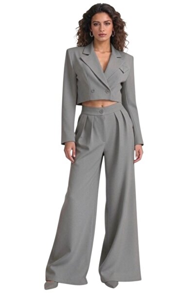 FashionForYou Elegant women's suit Marcella with structured jacket and flared...