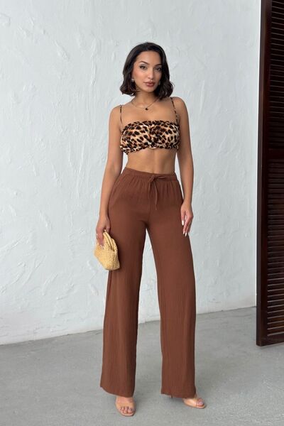 NEW JOURNAL Γυναικείο καφέ παντελόνι μουσελίνας με λεπτομέρεια δεσίματος στη ...