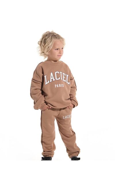 Motebarn Wear Σετ φόρμας για αγόρια σε καφέ χρώμα με στάμπα κολεγιακού τύπου ...