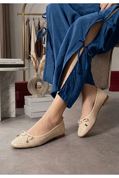 Nubbock Γυναικείες μπαλαρίνες μπεζ με φιόγκο και διάτρητο κοντό τακούνι NK3152