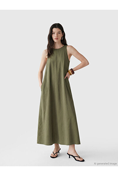 LC Waikiki NEVAVM Φόρεμα LCW Comfort με πράσινο οβάλ λαιμόκοψη και μείγμα μον...