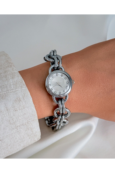 CLUPPOLOON Silver Metal Wristwatch |   Round Elegant Stylish Chain Model
