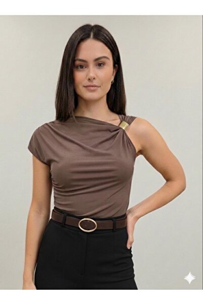 Moda Lounge Μπλούζα με λεπτομέρεια αγκράφα στον ώμο και ύφασμα Sendy