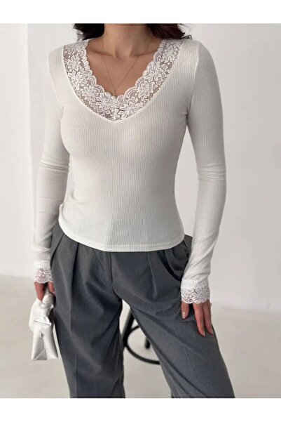 Cool & Sexy Λευκή μπλούζα με λεπτομέρεια από δαντέλα σε σχήμα V