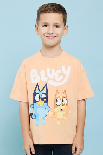 R&B تي شيرت بطباعة بلوي مع ياقة دائرية وأكمام قصيرة