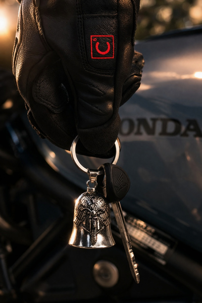 Motobros Motosiklet Aksesuar Kanat Figürlü Guardian Bell Gümüş Kaplamalı Motorcu Anahtarlık-Şans ve Koruma Çanı Uğur Tılsımı