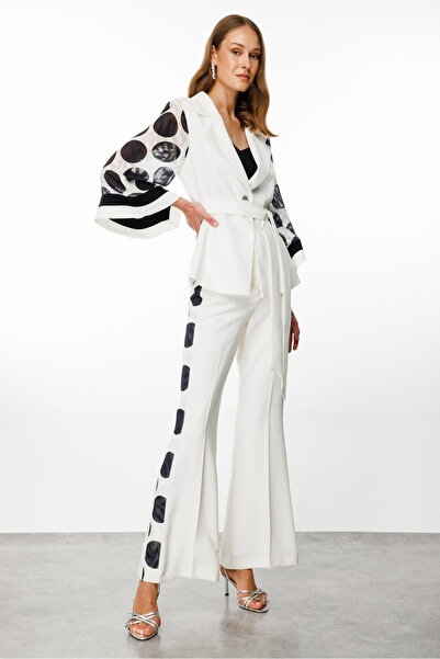 Moda İlgi Κομψό γυναικείο μπουφάν σε στυλ γραφείου με ζώνη και λεπτομέρεια στ...