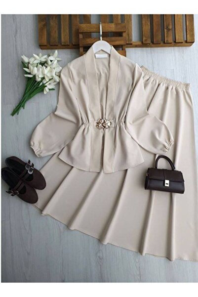 TrendParis Σετ Φούστα-Σακάκι με Διπλή Υφασμάτινη Καρφίτσα Λεπτομέρειας