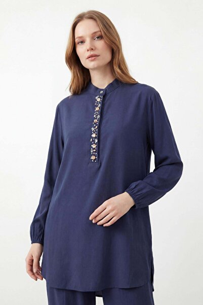 Puane Дамски костюм със съдийска яка и бродирани детайли ТЪМНОСИН 14422TKS