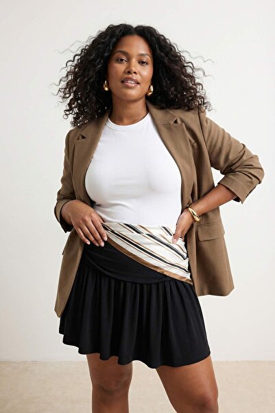 Trendyol Curve Μαύρη μίνι φούστα Sandy με εσωτερικό σορτς, μεγάλο μέγεθος TBB...