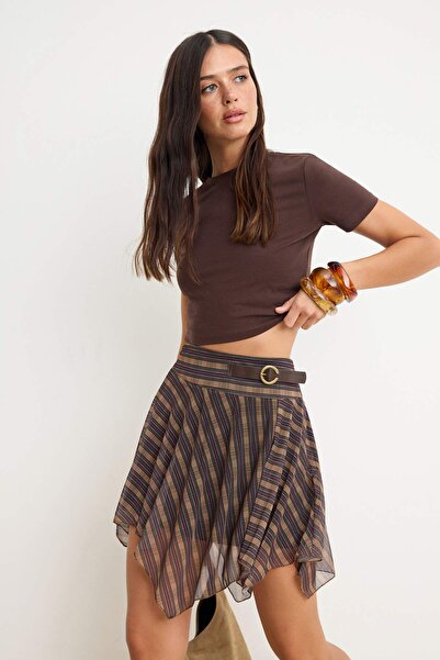 Συλλογή Trendyol Πολύχρωμη ριγέ φούστα σε γραμμή Α/σχήμα καμπάνα, ασύμμετρη κ...