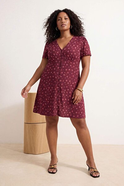 Trendyol Curve Μπορντό Φλοράλ με τύπωμα Πλεκτό Φόρεμα με V-λαιμόκοψη σε μεγάλ...