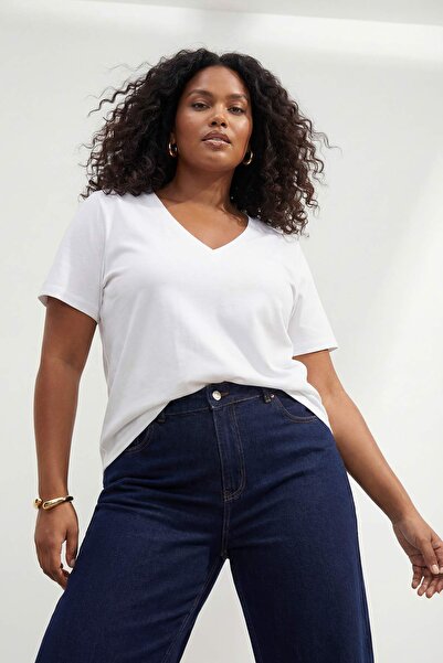 Trendyol Curve Λευκό T-shirt με κανονική εφαρμογή Κοντό / Κοντό μήκος, λαιμόκ...