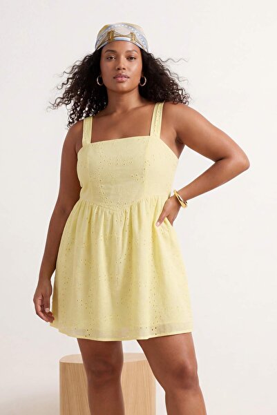 Trendyol Curve Κίτρινο Μίνι Φόρεμα με Τετράγωνο Γιακά Υφαντό Μεγάλο Μέγεθος T...