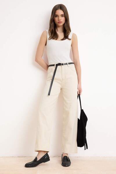 Συλλογή Trendyol Εκρού Τζιν με Ψηλή Μέση και Λεπτομέρεια Ραφής TWOSS26JE00303